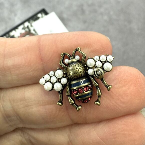 Rare Gucci Pearl Bee Earrings - Picture 1 of 7